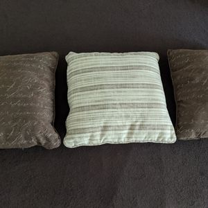 Set of Throw Pillows